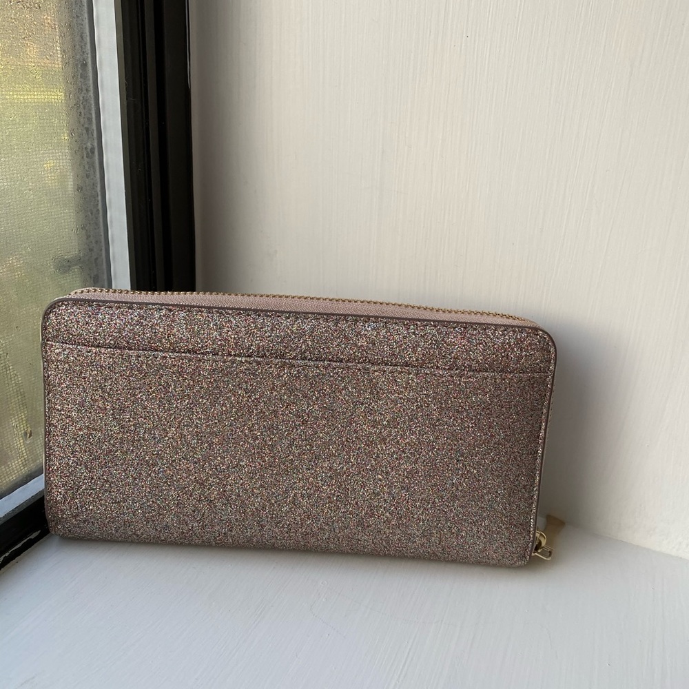 Kate Spade Wallet. - Picture 3 of 6